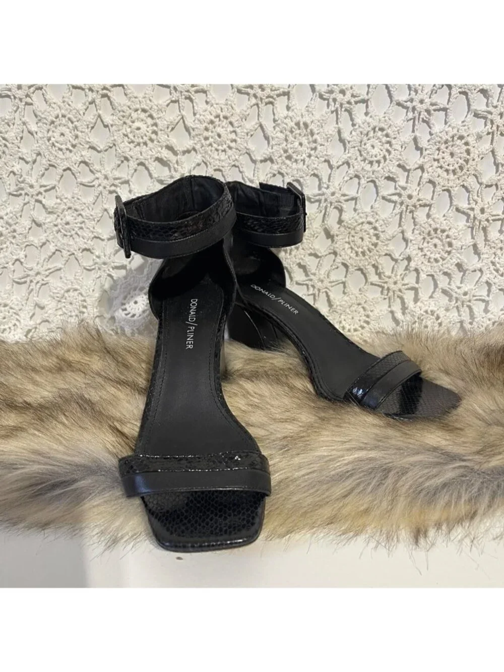 Donald J Pliner back leather block heel sandals size 8.5